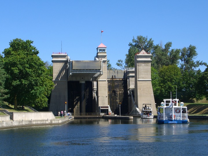 28 Peterborough Hydraulic Lift Lock